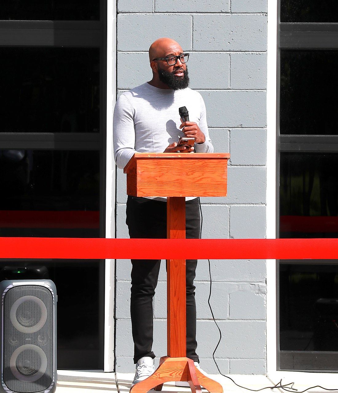 Mayor Andrews addressing residents at the East Arcadia Farmers Market ribbon-cutting